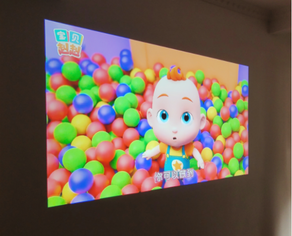大眼橙C1D高亮版投影仪打造专属浪漫时光pg电子免费试玩模拟器情人节礼物推荐：(图5)