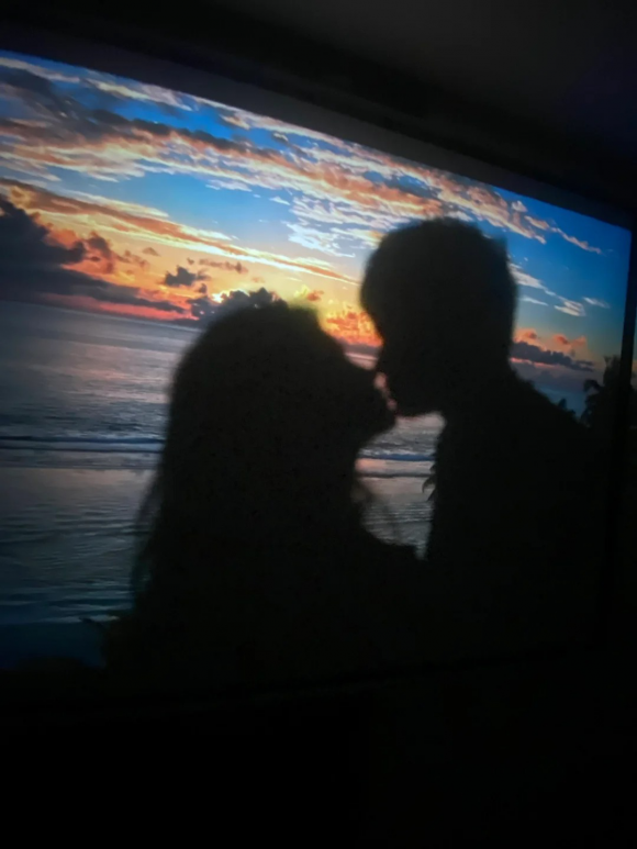 大眼橙C1D高亮版投影仪打造专属浪漫时光pg电子免费试玩模拟器情人节礼物推荐：(图6)