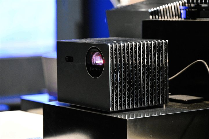 ro 2三重激光长焦智能投影可投射300英寸pg电子中国网站VisionMaster P(图2)