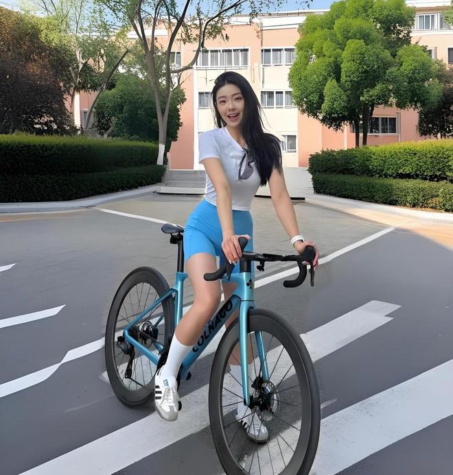 么样属于什么档次闪电跟捷安特怎么选电子pg单车产业报告：崔克自行车怎(图2)